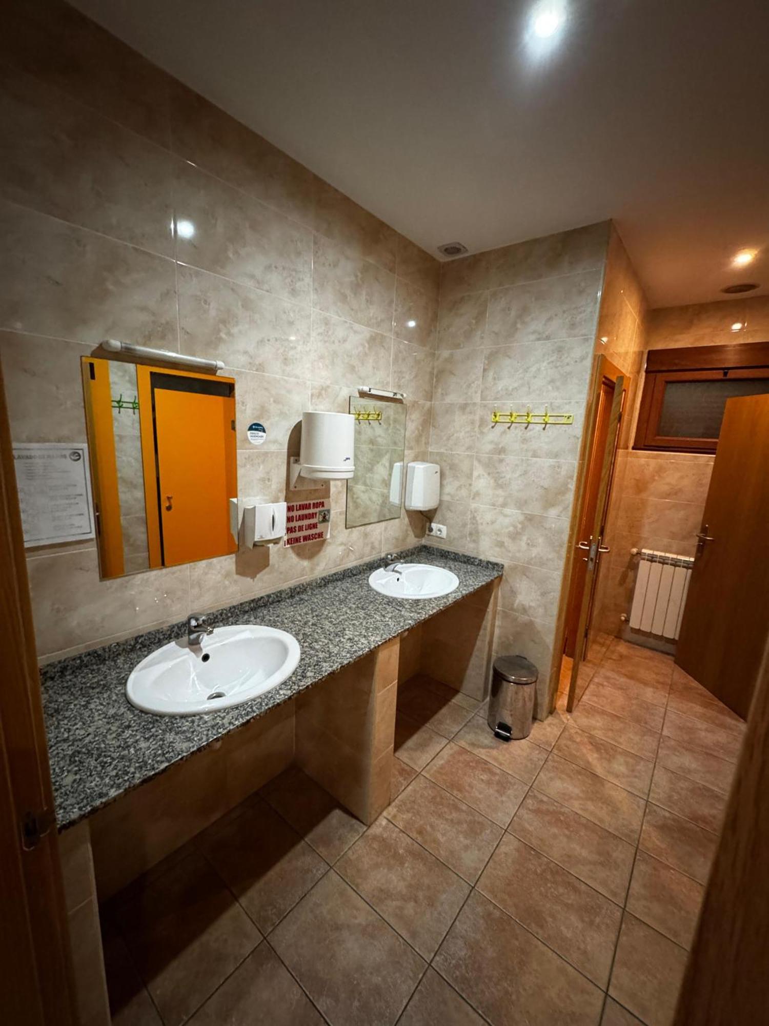 Albergue De Peregrino Cruz De Fierro Foncebadon Esterno foto